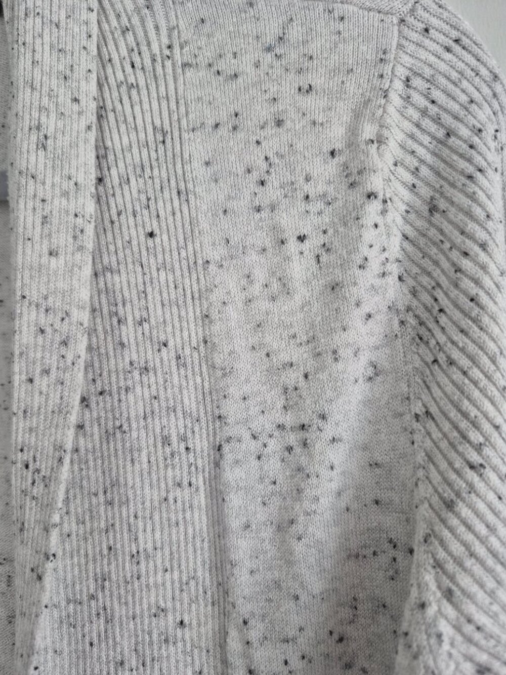 Verve Amí Light Gray Speckled Open‑Front Cardigan – Soft Ribbed Knit – Size M - Picture 2 of 5